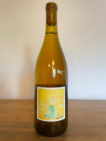 Bottle of 2022 La Onda 'Amor Amarillo' Semillion/SB Blend
